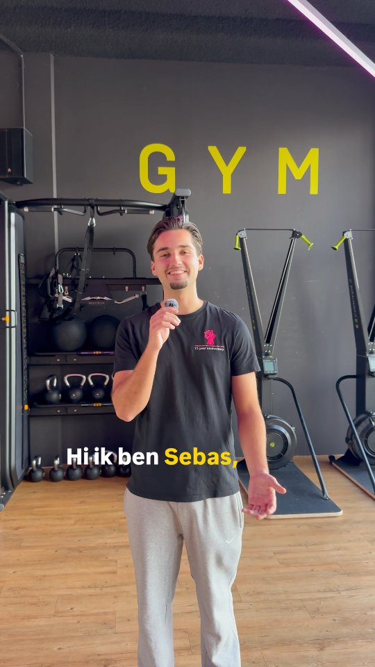 🔥 MEET SEBAS 🔥
De kans is groot dat je hem al eens bij de frontdesk hebt gezien… maar wist je dat hij ook één van onze HYROX trainers is? 💪
Sebas staat altijd klaar met een glimlach, een praatje én een flinke dosis motivatie. Of je nu binnenloopt voor je workout of alles wilt geven tijdens een HYROX training, hij helpt je net dat stapje extra zetten.
Heb je vragen, doelen of zin om jezelf uit te dagen? Spreek Sebas aan! 👊
#lifeandkicking #lifeandkickingcommunity #hyroxtraining #teamlifeandkicking #gymcommunity ijburg