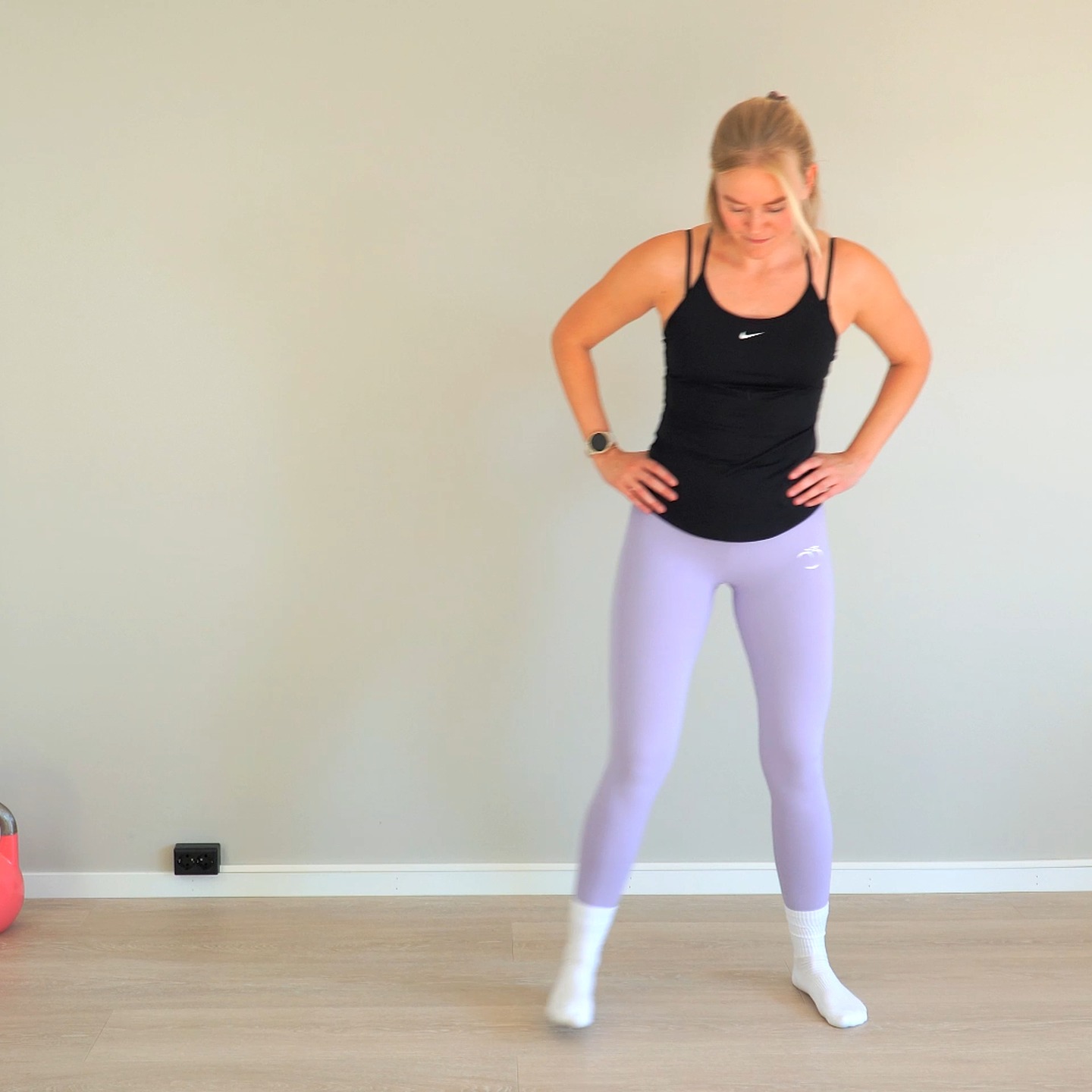 Pulsstep-variant! Kondisjon kan gjøres på mange måter hjemme i stua 🏠😀 Dette er en lav-terskel variant, som de aller fleste kan gjøre.
📲 Se alle våre øvelser i APP 🤩 https://styrketreninghjemme.no
#hjemmetrening #puls #treninghjemme