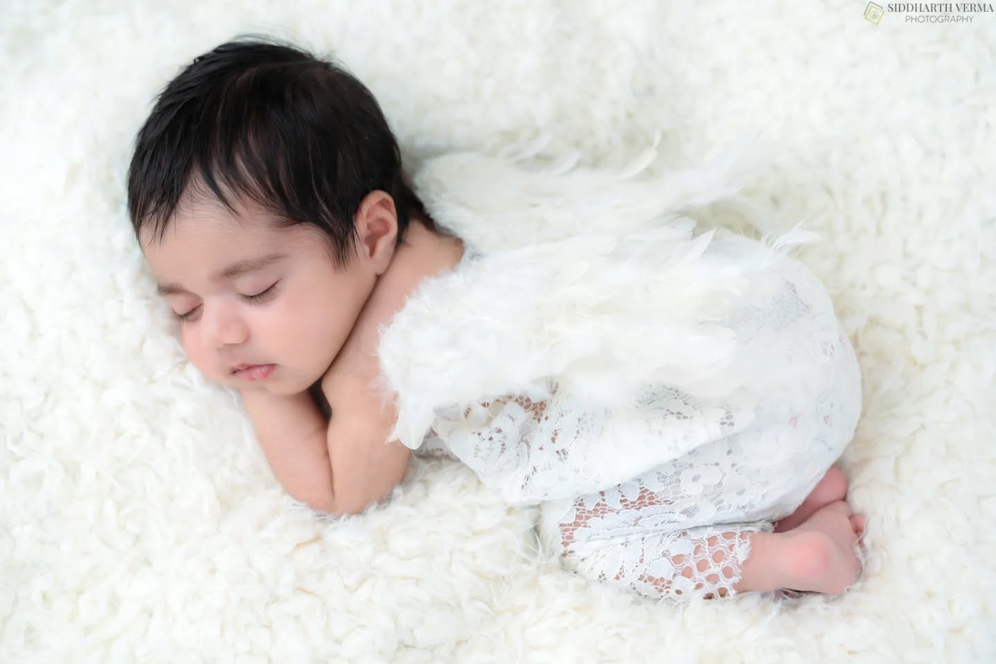 The tiniest dreams make the biggest memories. ✨
Soft wraps, sleepy smiles, and pure newborn magic captured in the comfort of home. Professional newborn baby photoshoots in Delhi NCR.
#newbornbaby #newbornphotography #babyphotoshoot #delhincrphotographer #momsofinstagram