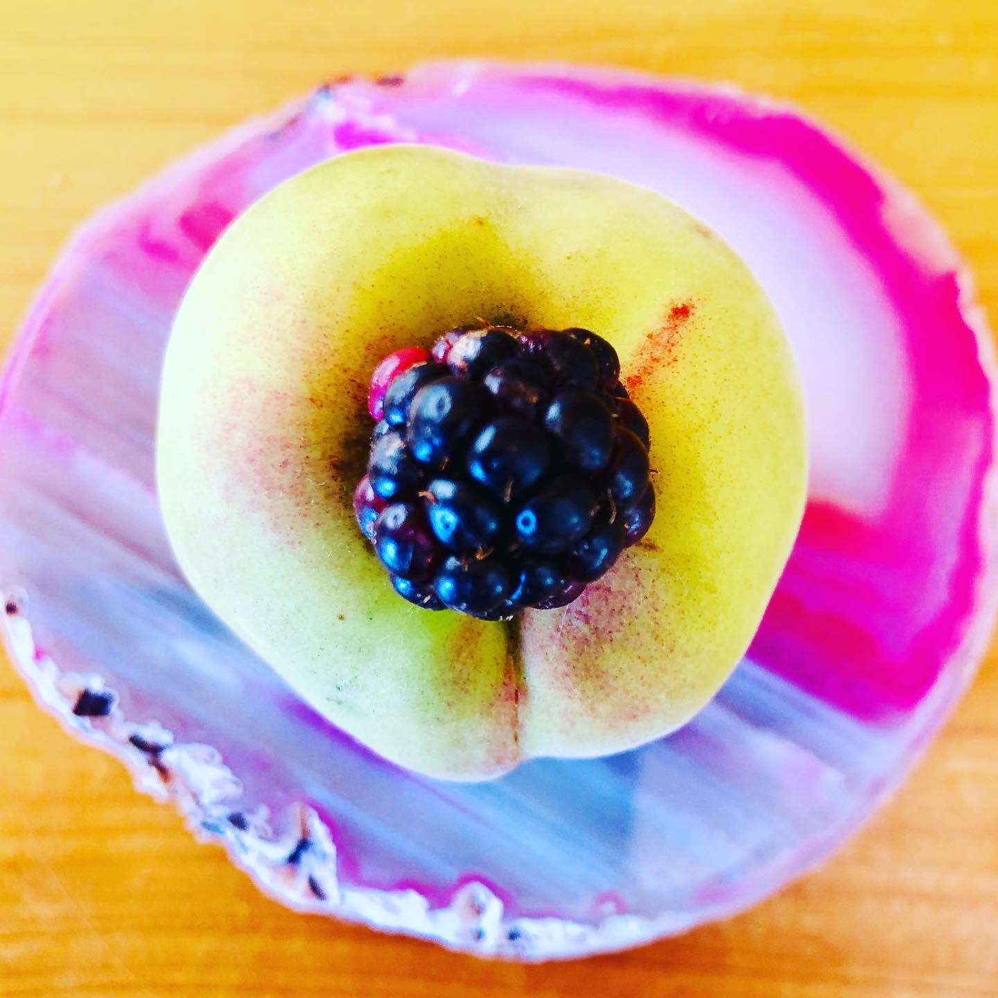 I’ve been harvesting this season’s peaches and blackberries! 🍑😋
Here’s a really easy low sugar and allergy friendly recipe for peach and berry crumble - I made this yesterday. 🤍
🍑 Put slices of fresh peaches (or use stewed peaches) and berries in a pie dish and add 1/4c of water.
🍑 In a mixing bowl, add 1/2c of whole oats, 1.5c almond/coconut flour (or any kind of flour), 2tbsp coconut oil, 1tbsp monk fruit sugar or rice malt syrup, 1/2 tsp cinnamon and 1tsp vanilla.
🍑 Mix to a nice crumbly texture and spread on top of the fruit in the pie dish.
🍑 Bake @160C for 20mins, cool and then enjoy with almond milk or coconut yoghurt.
#quitsugar #peachcrumble #lowsugarrecipes