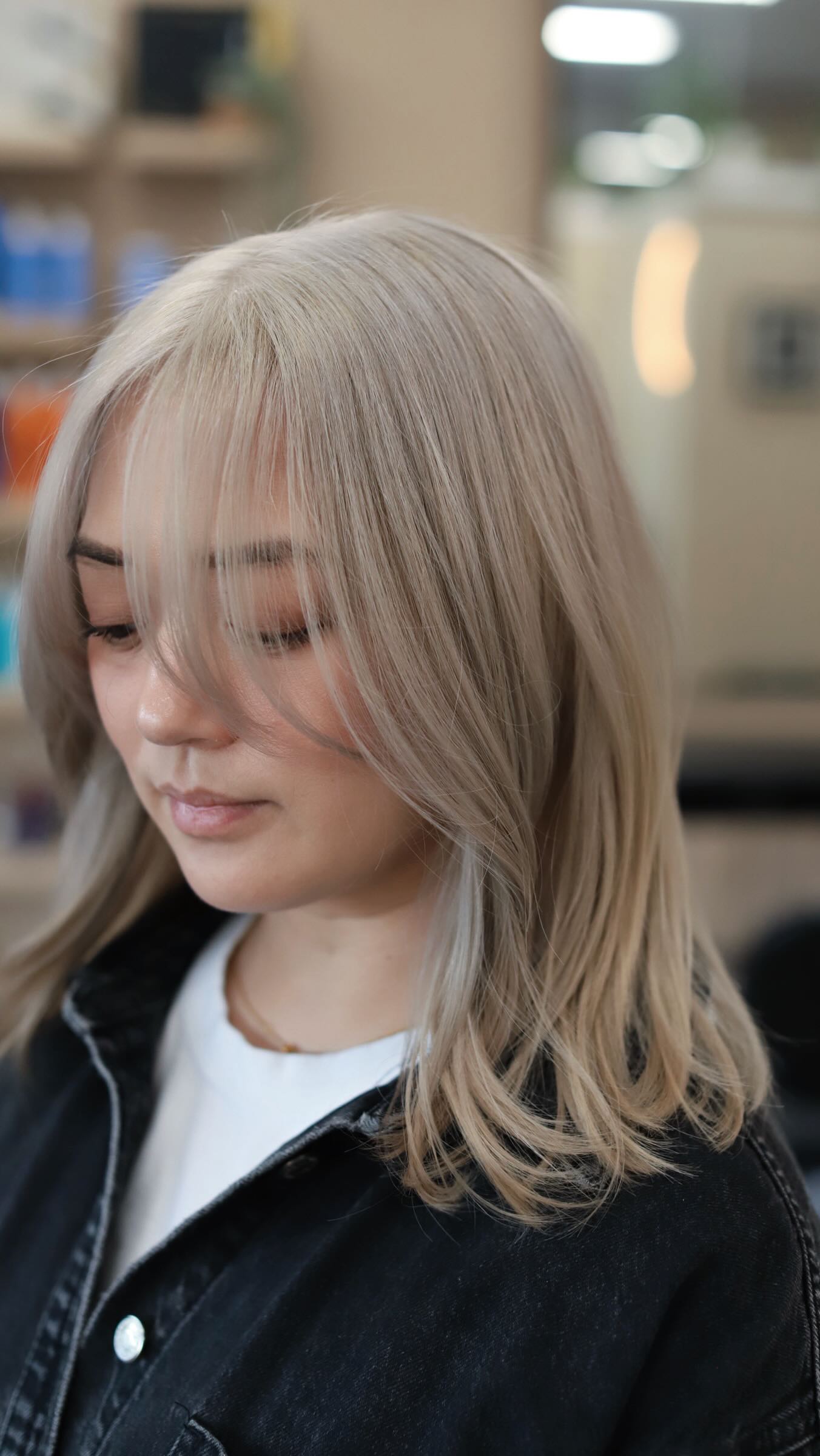Keeping the blonde alive, one touch-up at a time ✨Fresh roots = fresh energy 🤍
.
.
.
.
.
.
#artehairstudio #bellevuewa #pnwhair #rentonwa #seattlehairsalon