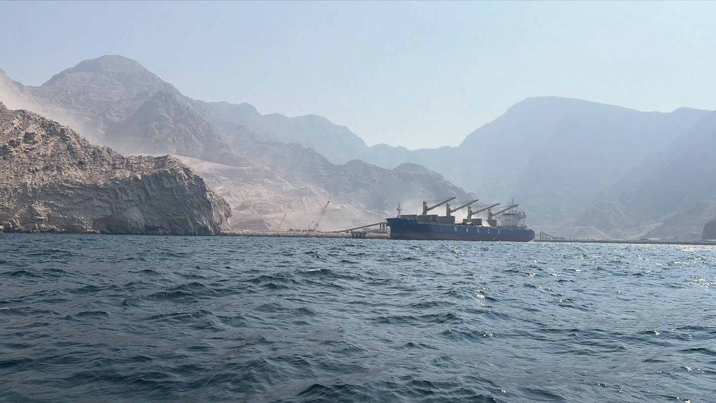 Few waterways matter more to the global economy than the #StraitOfHormuz. This narrow corridor between #iran and #oman carries roughly a third of the world’s seaborne oil — making it one of the planet’s most sensitive geopolitical flashpoints.
Only a few months before this dramatic crisis, at the start of November, members of the #FPA navigated this passage as part of a #PressTrip, gaining firsthand insight into its strategic maritime relevance and its critical role in maintaining regional stability.