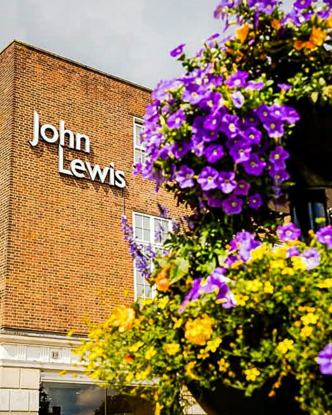 Did you know that John Lewis & Partners Welwyn Garden City is the only John Lewis in Hertfordshire? 👀
This March, the team has an exciting line-up of in-store events for everyone to enjoy, from fashion and beauty tips to a fun LEGO Builders Club for the kids!
It’s the perfect excuse to pop into store, pick up some inspiration, and make a day of it in Welwyn Garden City.
Check out what’s on and plan your visit this month!
📅 5th March – Firming Masterclass with Clarins specialist
🕑 11:30am - 1pm
📅 13th March – Clarins Mother's Day Beauty School
🕑 3pm - 5pm
📅 14th March – Fashion Finds - Spring Fashion Show
🕑 11am - 2pm
📅 28th March – Kids Lego Builders Club
🕑 10:30am, 12:30pm & 2:30pm
Give them a follow for all news, events and in-store information: @johnlewis_welwyn
#welwyngardencity #whatsonwgc #fashion #spring