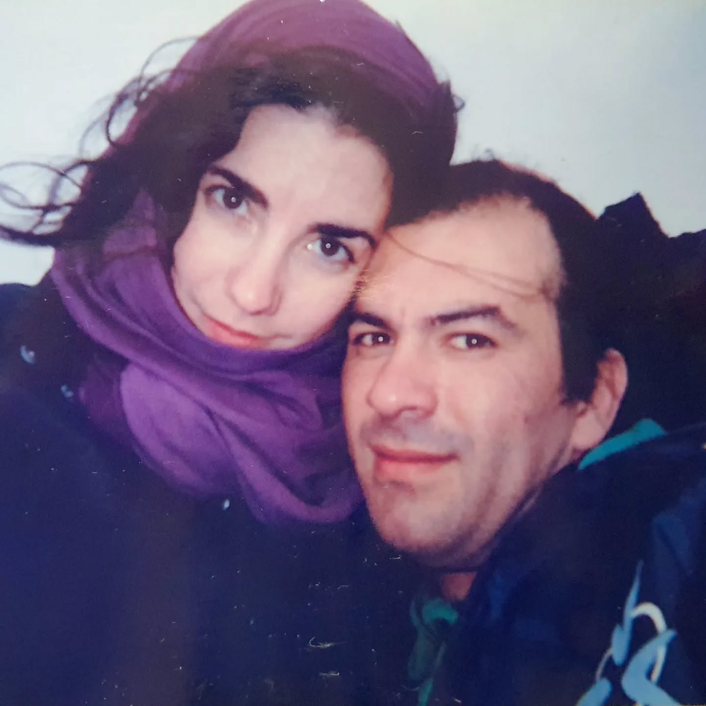 🎭Hace 20 años empecé a hacer teatro. Hace 20 años conocí a este hombre @jorgeaffranchino70. Fue mi profesor y compañero. De todas las obras bonitas que hicimos que han sido bastantes... lo mejor que hemos creado juntos han sido nuestras hijas. Doy las gracias a Jorge por todo lo que me ha enseñado en esta vida y por acompañarme en tantas aventuras, la de la música, la del teatro y la de la maternidad, agradezco su valentía y su apoyo incondicional porque literalmente él me ayudó a parir. Aunque nuestras vidas siguen caminos diferentes mantenemos una bella familia y le deseo todo lo mejor en este día y en su vida. Feliz cumpleaños Jorge✨️💜