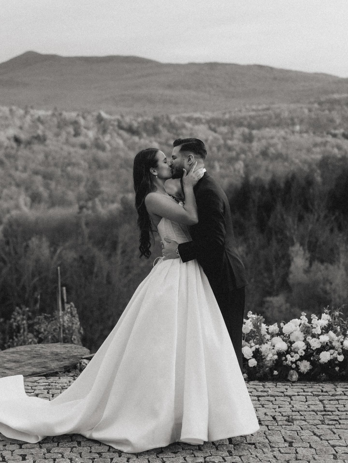 March Special!
Book your wedding for 2026-2027 and get one extra hour coverage for free.