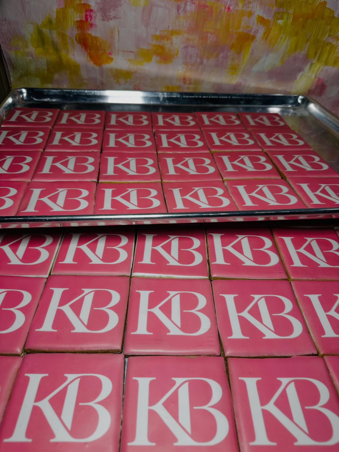 These sweet cookies with kayla and billy’s logo were a nice addition to the couple’s welcome bags.