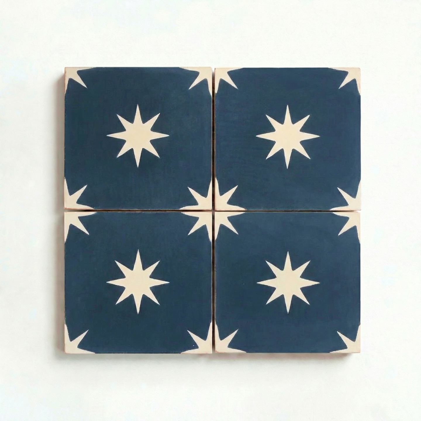 Piso estilo estrella 25x25cm color azul marino 🌠
#pisodecementoliquido #pisohidraulico #pisomosaico #pisosarauz