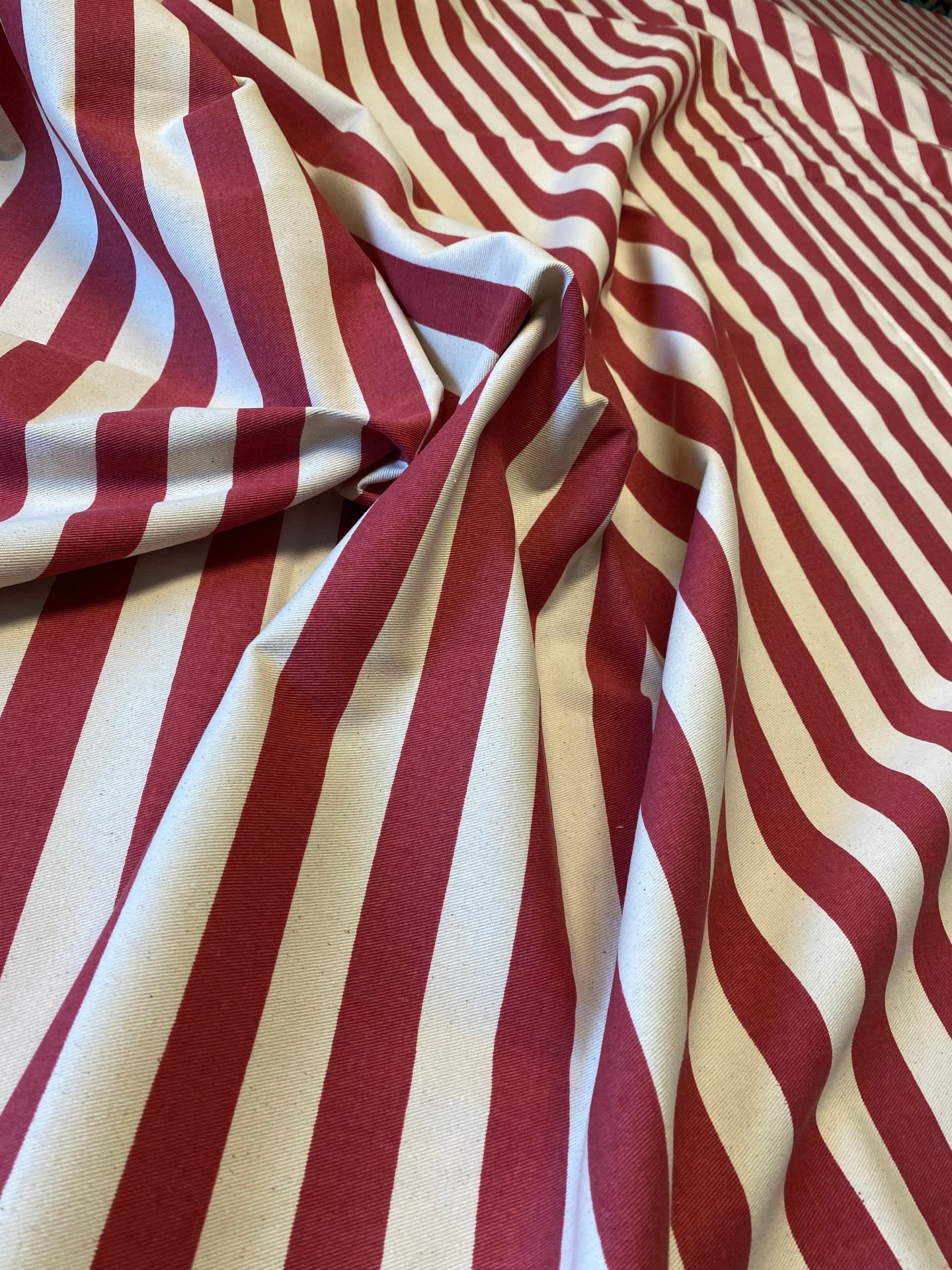 • Tangier Stripe •
Introducing Tangier Stripe from Alice Palmer & co., printed on a delightful twill cotton. Bold, playful and original, Alice’s distinctive combination of traditional English style with Moroccan and Indian influences has won the brand a legion of fans from designers to celebrities to all over the world.
#alicepalmer #alicepalmerandco #tangierstripe #cottonstripe #bristolromanblindmaker