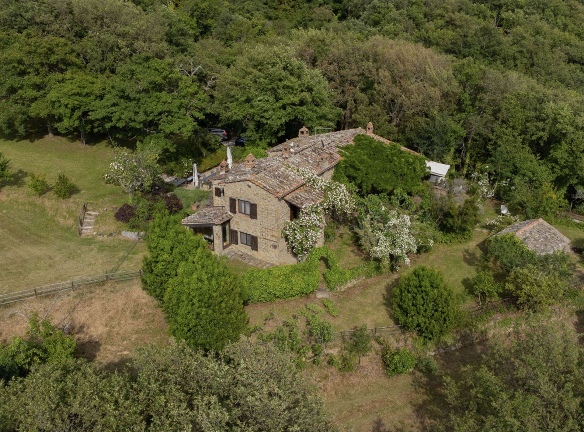 🏡 Stonehouse for Sale in Tuscany
📍 Cortona, Arezzo Italy
💶 €1,250,000
Nestled among the rolling Tuscan hills just minutes from the historic centre of Cortona, this beautifully restored 19th-century stone villa offers complete privacy and timeless elegance.
✨ 287 sqm of refined living space
🛏 4 Bedrooms | 🛁 3 Bathrooms
🔥 Living room with fireplace
🌿 Landscaped gardens with olive & fruit trees
🏊 Private panoramic swimming pool
🚗 Underground garage & annex
Once owned by a renowned Australian writer, this charming residence has welcomed figures from the worlds of art, cinema, and spirituality, a home rich in culture and character.
A rare opportunity to own an authentic Tuscan retreat surrounded by nature and tranquility.
📩 DM for full details or to arrange a private viewing.
#TuscanyProperty #Cortona #LuxuryVilla #ItalianRealEstate #DreamHome #StoneHouse #ItalyHomes