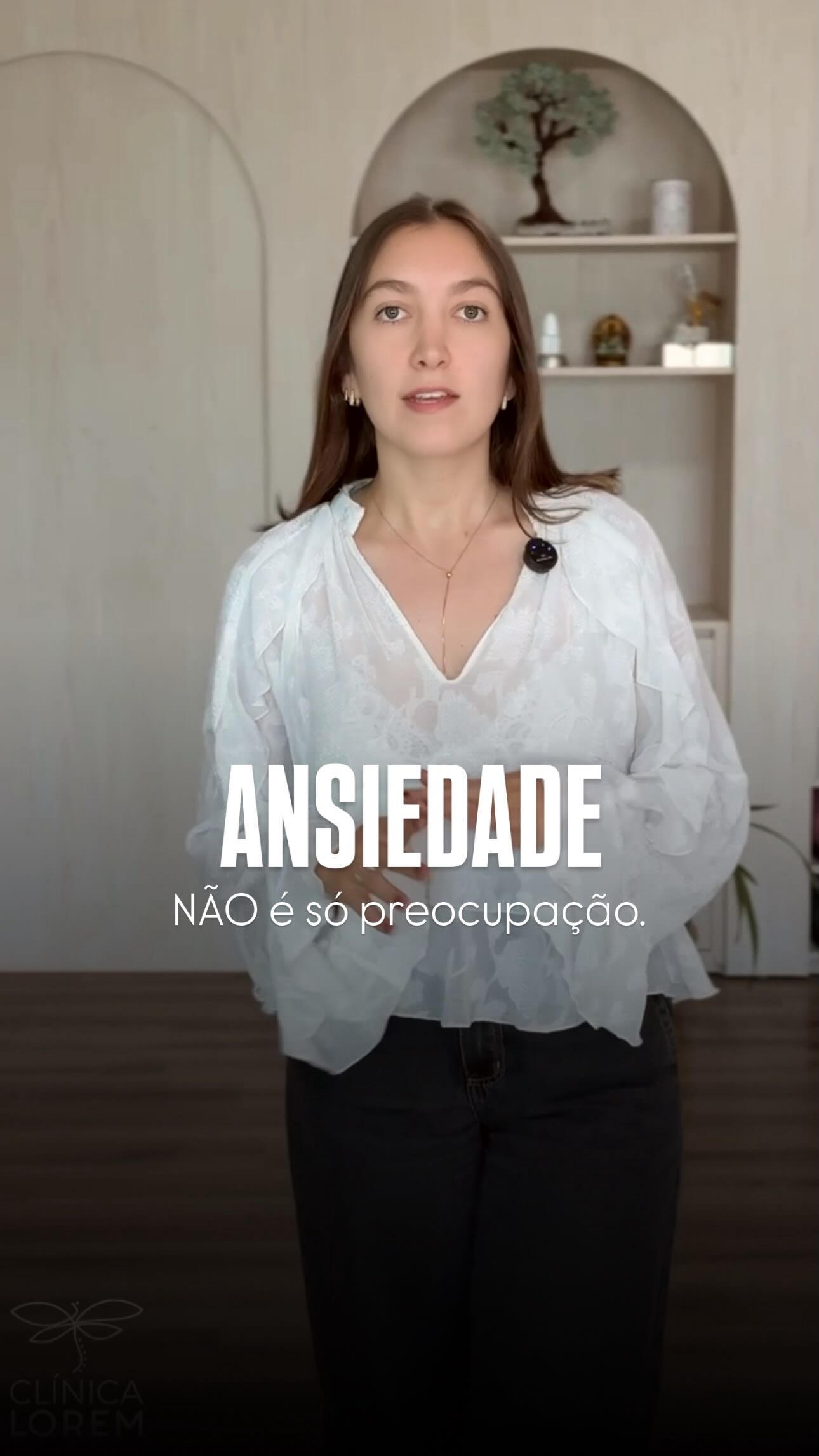 Ansiedade não é só preocupação.
É um estado de alerta constante.
É o corpo que não desliga.
É a mente que não descansa.
E isso afeta o sono, a paciência, os relacionamentos e a sua qualidade de vida.
Muitas vezes, por trás da ansiedade, existe excesso de cobrança, responsabilidade demais e pouco espaço para você mesma.
Na terapia, você aprende a identificar as causas raiz, entender suas emoções e desenvolver formas mais saudáveis de lidar com tudo isso. 💛
Se você sente que está sempre em alerta, talvez seja hora de cuidar de você.
Agende sua avaliação na Clínica Lóren e dê o primeiro passo. ✨
📲(47) 99193.1511
📍Rua José Eugênio Muller, 1079 - Itajaí