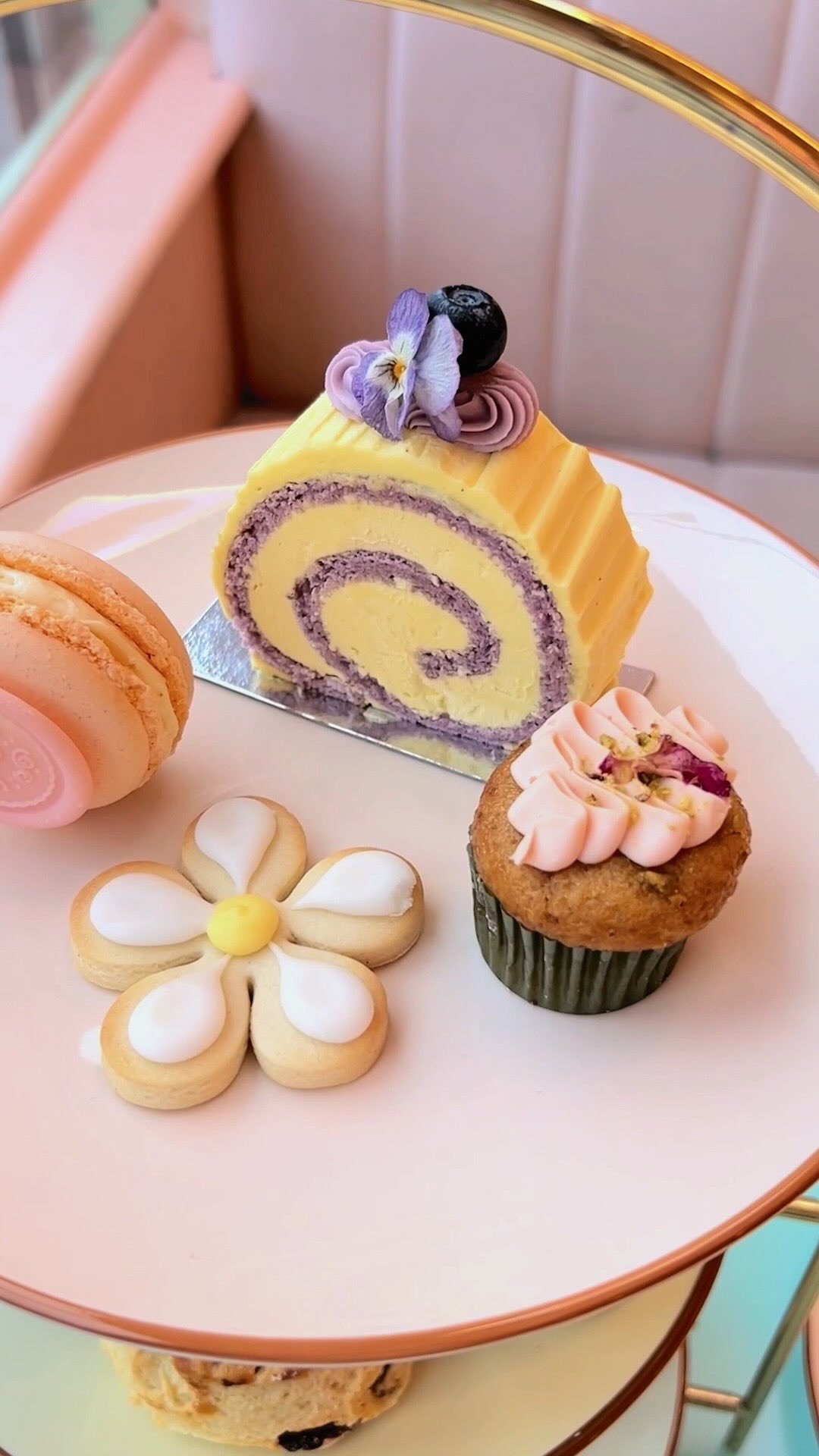 SPRING ALERT 🌼
We’ve heard rumours that the sun made an appearance today, which definitely means it’s time to book onto our spring afternoon tea ☕️
Starting this Friday 🥂
#letthemseecake #afternoontea #cardiffafternoontea