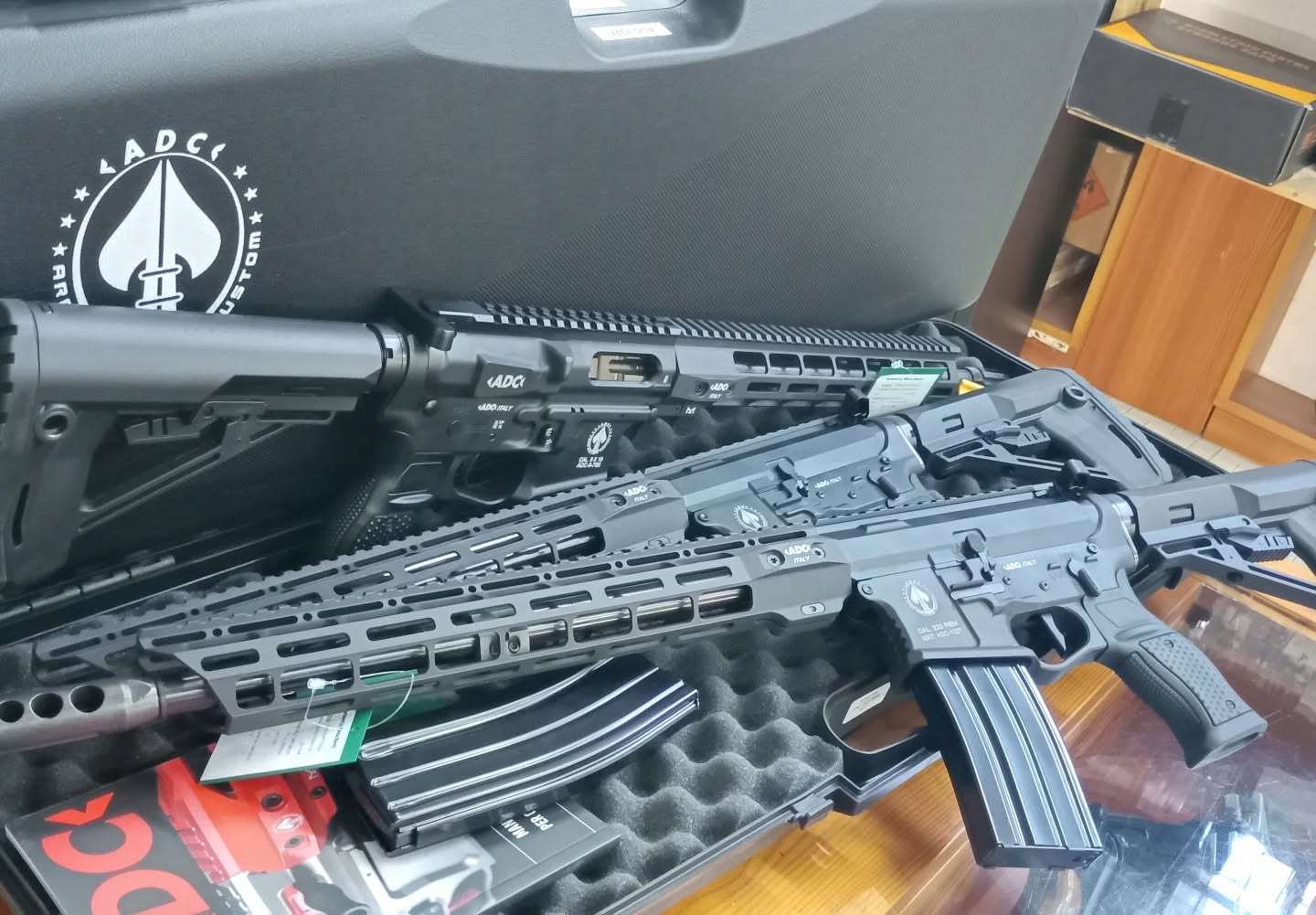 Stamattina unboxing di un certo livello!!!
🔥 NEW DROP ALERT 🔥
Le nuove carabine ADC sono arrivate questa mattina e sono già pronte a far battere il cuore agli appassionati 💥
Design curato, prestazioni top e affidabilità assoluta: il calibro .223 Remington per chi cerca precisione e potenza, e il 9mm per divertimento, controllo e versatilità 🎯
Passa a vederle dal vivo e scopri perché stanno già facendo parlare di sé 👀
Quale sceglieresti? 👇
#newarrival #carabine #adc #armidalleracustom #223remington