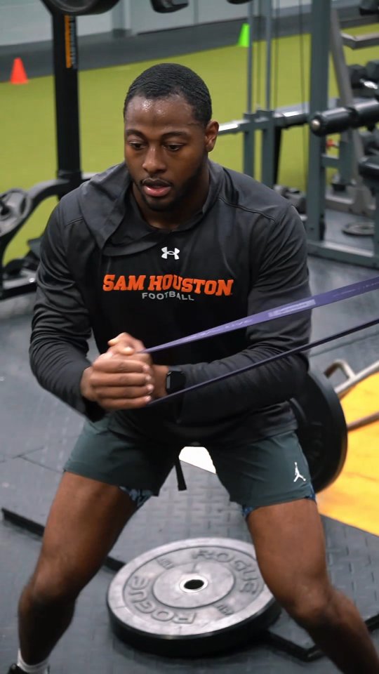 @paid.c Pro Day Prep: Earned, not given. Stand on business each and everyday 💯 💪🏽
#JDSP #Jdspeedperformance #proday #NFL #speedtrainer