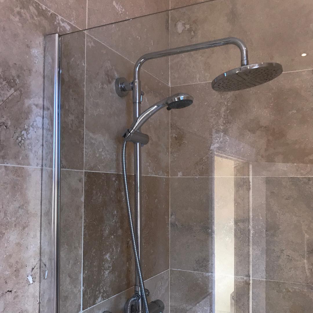 Sparkling showers are my speciality. Trained in 5* luxury holiday accommodation, I can turn over a room like no one else. Hotel standard at each and every clean 🧽✨