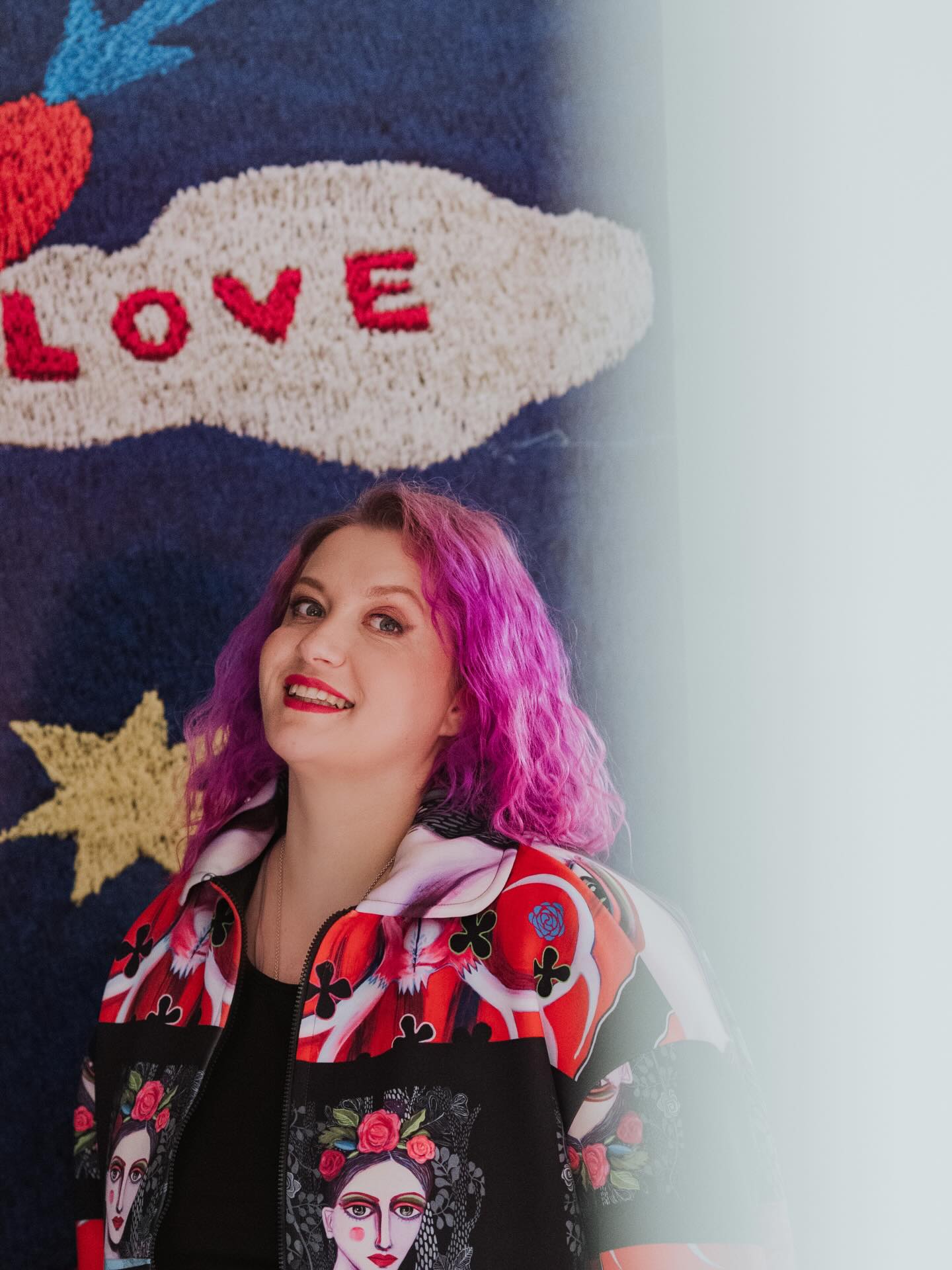 Dear friends & fam 🤍
This week it’s Bandcamp Friday — and I’m so excited!
If you’ve been thinking about supporting my music, this is such a beautiful moment to do it. Every purchase truly helps me keep creating and bringing new songs into the world.
We have some lovely merch waiting for you — T-shirts, tote bags, vinyls, and our twill silk scarves, all made with care ✨
And as spring unfolds, the vinyl of “Soul Morning” — together with our new single “Truth About Love” — will be quietly making its way into the world 💕
Thank you for being here. Your support means more than I can say.🤟🪩
Visit my bandcamp -> link in bio 🪐
Pic by @elanabazaly
Art by @elita_patmalniece
Make up-> @zanemelnace