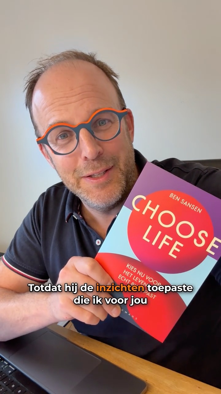 9 jaar lang zat hij vast. Tot hij de inzichten uit mijn boek toepaste. 🚀
Vanochtend reed Philip weer fluitend naar zijn werk. De job die hij nu omschrijft als de mooiste van zijn leven.
De vraag is niet: kan ik ook veranderen? Maar: ben ik bereid om de juiste inzichten toe te passen?
Wil jij deze transformatie ook realiseren in je leven of business? Lees dan het boek. Link in bio. 📖✨
#chooselife #bensansen #persoonlijkegroei #transformatie #mindset #succes #doorbraak