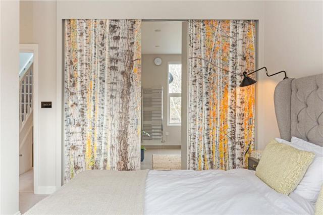 Chiswick House - master ensuite entrance