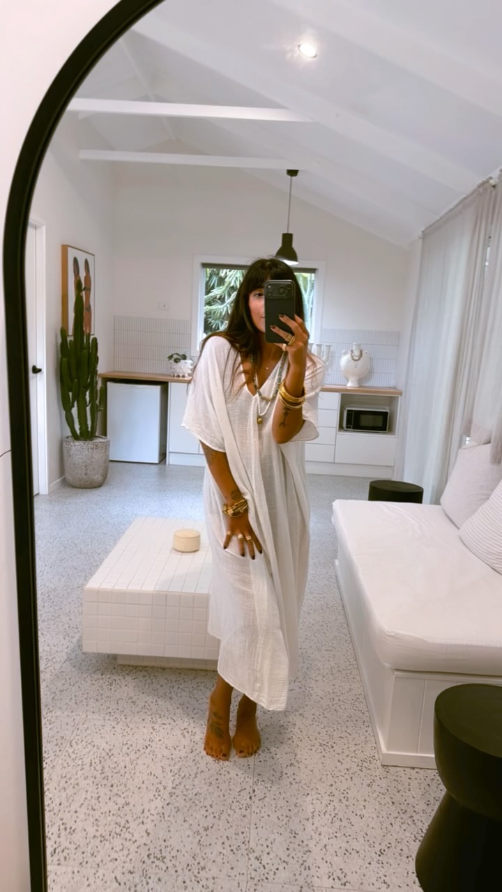 These kaftans are what I wear on slow mornings…
Ivory holds that kind of ease. Luminous. Bare. Gentle.
Organic cotton. Naturally dyed. Made to drape, not shape.
An intimate offering.
A small edition.
If it feels like something you would live in too… follow that feeling.
#chandracollections #feminineelegance #organickaften #resortluxury #modernbohemian