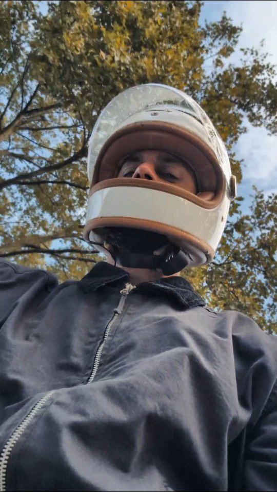 Visiter Paris… dans le silence.
J’ai participé à un tournage pour @maevingelectricmotorcycles .
Et j’ai débloqué une nouvelle expérience.
Pas de bruit moteur.
Juste Panam
C’était vraiment cool. Différent.
Une autre façon de ressentir Paris.
Merci @maevingelectricmotorcycles et @guillaumeescot pour cette expérience.