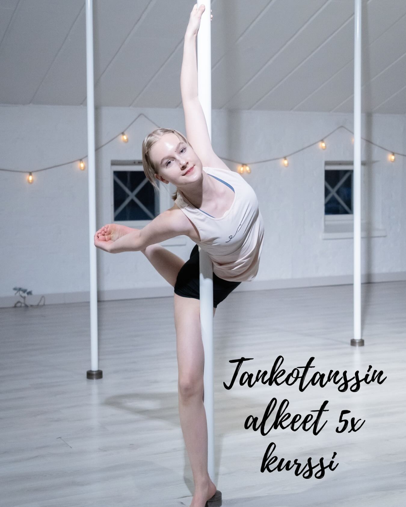 Tällä viikolla alkavalla tarjoushintaisella tankotanssin alkeet 5x kurssilla vielä 3 paikkaa vapaana! 🤩
Oisko tässä sun kevään uusi harrastus? 💪
⭐️ Tankotanssin alkeet 5 x kurssi
la klo 14.15-15.15
(28.2.-28.3.)
Ohjaajana Sky G. Ertas ( @motionalyst )
Hinta 55€
Tankotanssin alkeiskurssi sopii aloittelijoille tai pitempään taukoa tankoilusta pitäneille harrastajille. Kurssilla harjoitellaan erilaisia pyörähdyksiä, asentoja tangolla sekä kokeillaan inverttiä eli pää ylösalaisin menoa. Tankotanssi on hauska harrastus, jonka voi aloittaa ilman aiempaa liikuntataustaa.
Mukaan tarvitset shortsit, pitkät housut, topin, juomapullon sekä pienen pyyhkeen tangon pyyhkimistä varten. Kurssin jälkeen voit siirtyä treenaamaan tason 1 tunneille.
Mukaan tarvitset shortsit, pitkät housut, topin, juomapullon sekä pienen pyyhkeen tangon pyyhkimistä varten.
Ilmoittaudu mukaan Roofin app:in kautta, jonka löydät nimellä Roof Aerial Club App Storesta tai Play kaupasta. Voit käyttää myös selainversioita, joka löytyy bion linkkipuusta.
✨Tervetuloa mukaan!✨
📸: @takayamaproductions
#roofaerialclub #tankotanssi #poledance