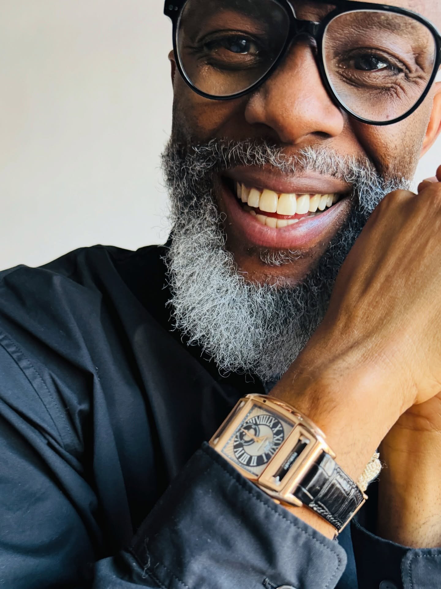 There are watches.
And then there are collaborations between masters.
The Maitres du Temps Chapter Two in rose gold isn’t about trends — it’s about legacy.
Designed by Peter Speake-Marin and Daniel Roth, this piece carries twin retrograde displays for the day and date, revealed along its flanks. Time doesn’t just move forward here — it arcs, returns, and performs.
18k rose gold case.
Architectural presence.
Mechanical theatre on the wrist.
Confident. Sculptural. Unapologetically different.
Watch: Maitres du Temps Chapter 2
Ref: C2T.55.21.112
Case: 18k Rose Gold
Size: 40.6 mm
Complication: Twin Retrograde Day & Date
Movement: Automatic
Condition: Excellent | Full Set
Offered by @time.sublime.
#TimeSublime
#jaymznylonofficial
#ChristopherWard
#BelCanto
#limitededition