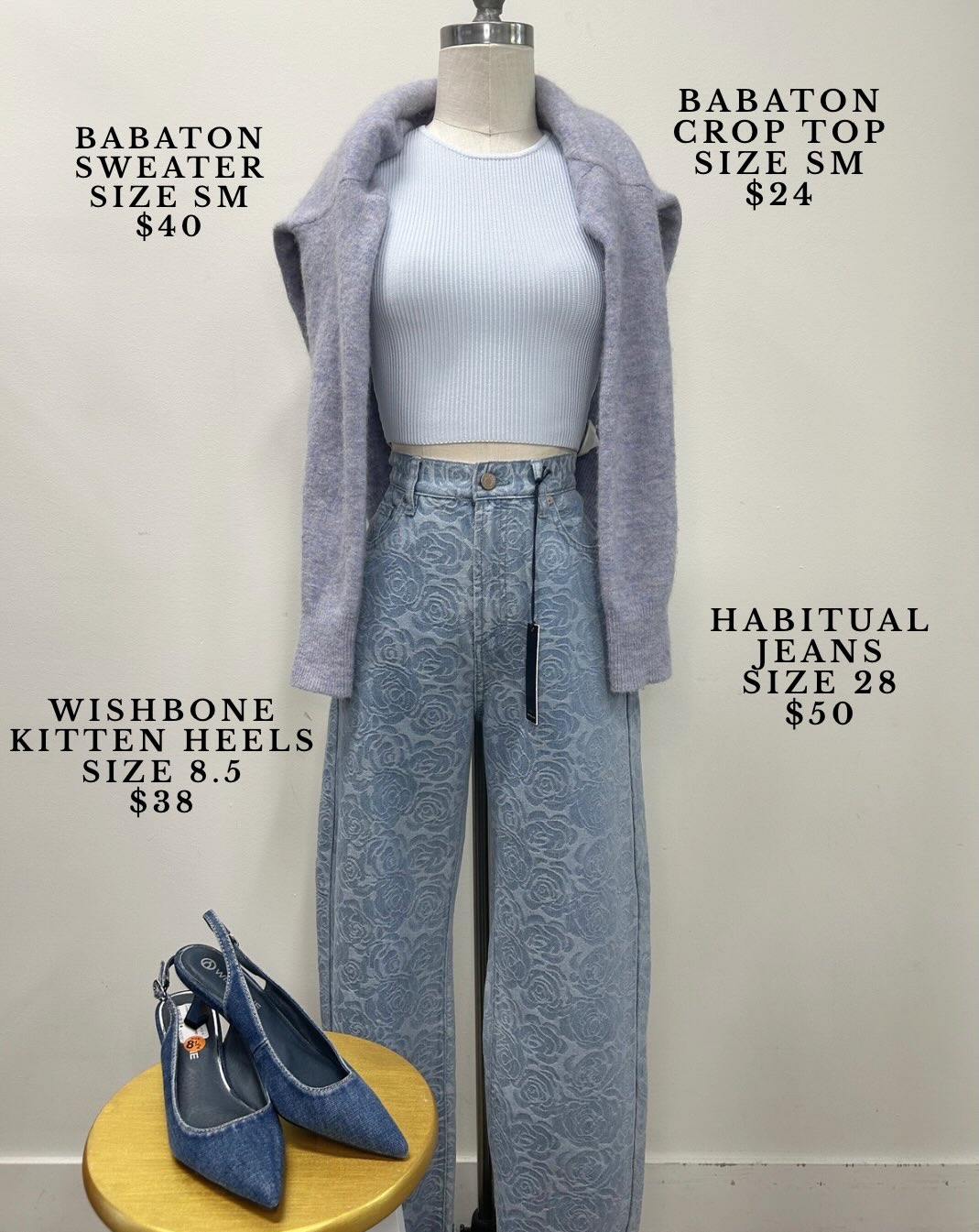 Soft patterns with classic denim accents create the perfect balance 🤩