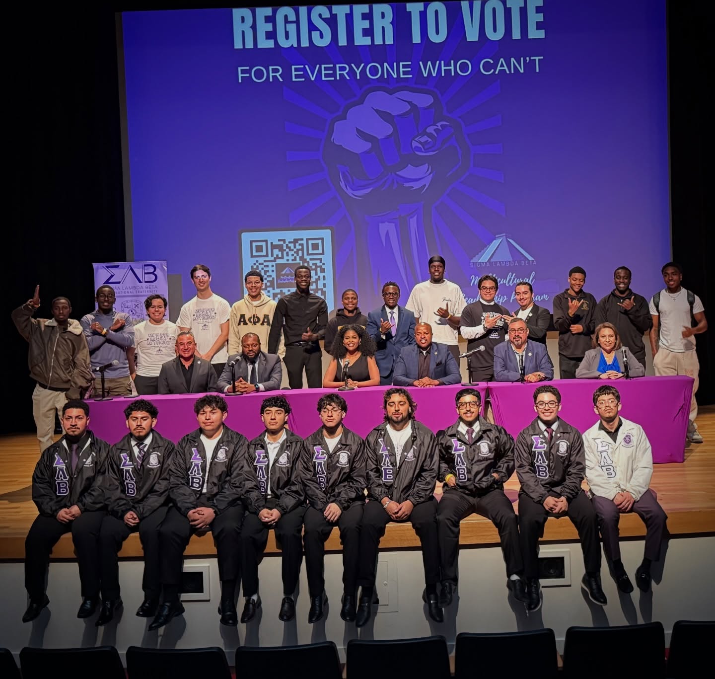 The brothers of the Mu Chapter, in collaboration with the Sigma Lambda Beta Education Foundation, Alpha Phi Alpha Fraternity, Inc., and Omega Psi Phi Fraternity, Inc., hosted a Know Your Rights event.
The discussion and Q&A panel featured state, county, and citywide elected officials who led a domestic-focused conversation to better inform students and the greater Houston community about their rights.
Congratulations to the brothers of Mu Chapter for organizing and executing a meaningful and impactful program for the community. #FuelingTheLight #SLB1986 #FuelingTheLight