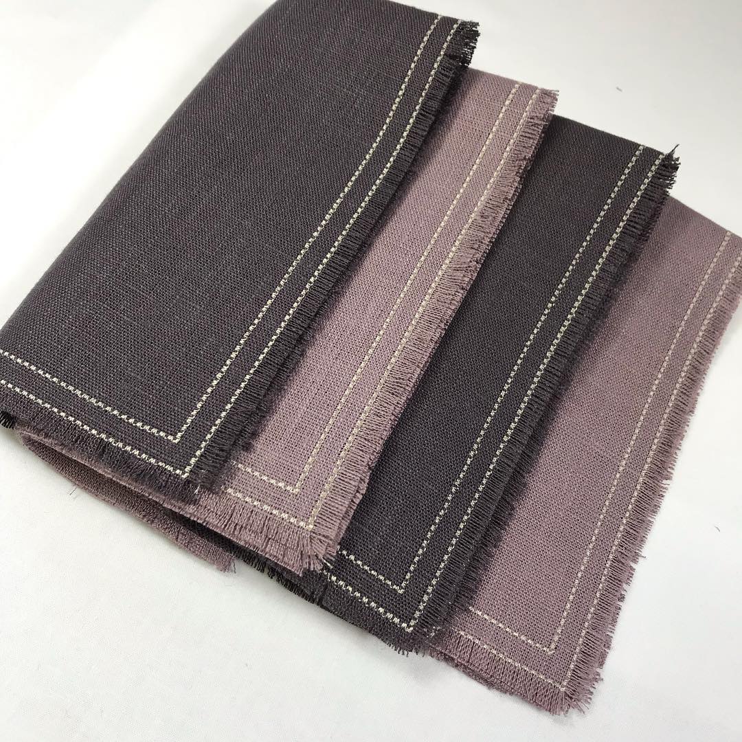 Servirette de table 40x40cm 100%LIN. Maude on France. #Linen
#handmade #tablescape #tabledecoration #handmadeproducts #tabledecor #tablelinen #tabletop #linentabletop #tabledecor #tableware #tablescape #tablecloth #linentablecloth #runner #tablerunner #linenrunner #linentable #interiordesign #home #homedecoration #teatime