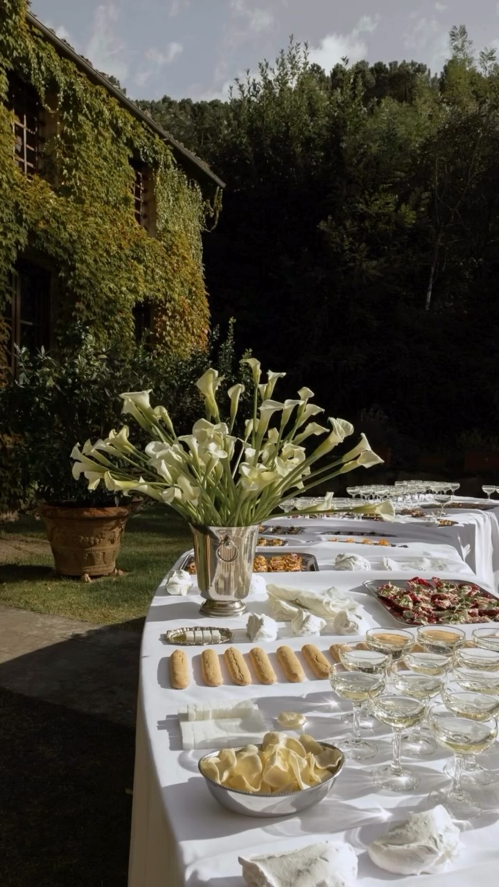 A color we’re loving lately: yellow 💛 Joyful, refined, and unexpectedly timeless when woven into a thoughtful design.
This palette is heavily inspiring our upcoming styled shoot at Solara Ridge, and we’re so excited to share more of what we’ve been creating ✨ A limited number tickets are now available on our website, purchase link in bio!