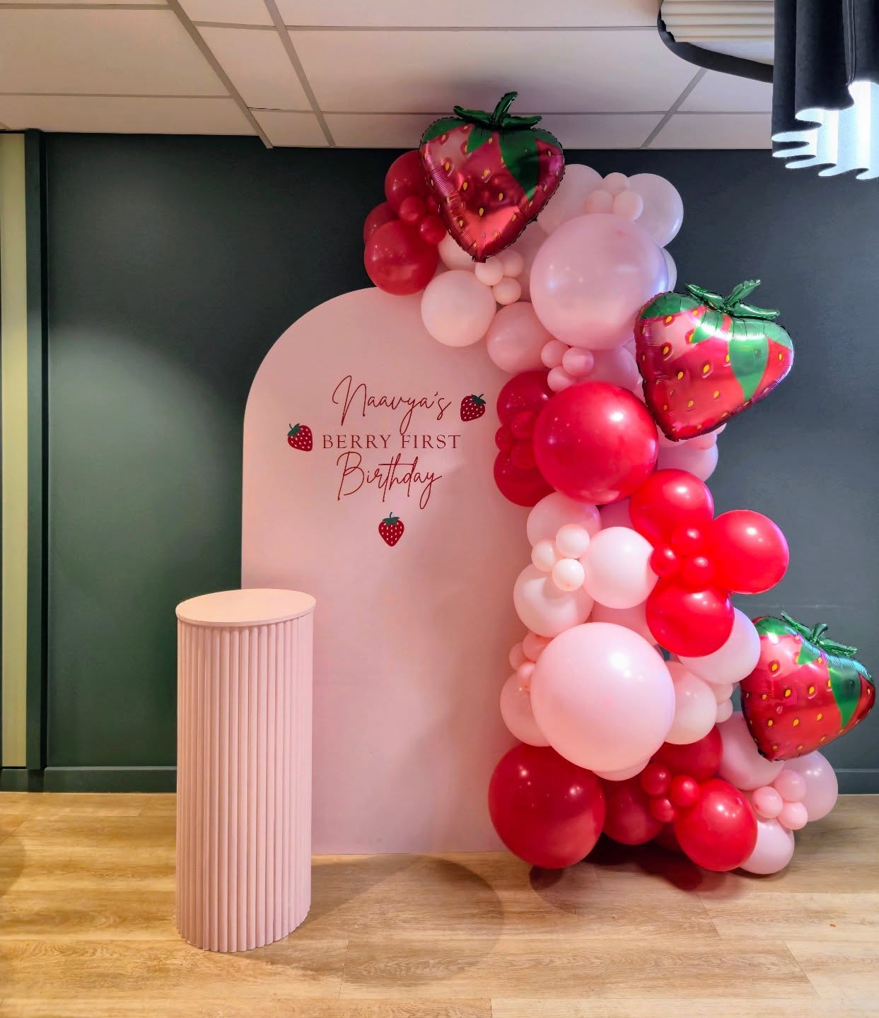 🍓 Naavya's Berry First Birthday 🍓
And what a sweet one it is!
#berryfirstbirthday #brisbaneballoons #strawberryballoons #pinkballoongarland #brisbane