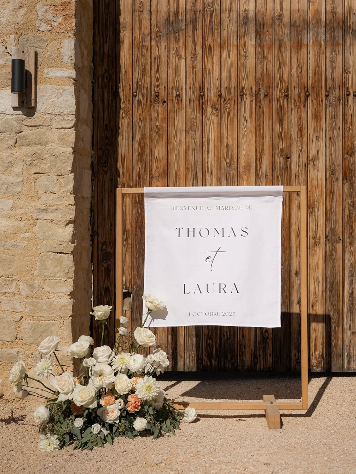 🌿 L & T 🌿
04.10.2025
@domainedegenia
@_lheuredoree
@clairepenotphotographer
@coralie.make.up
@melaine.bois.fleuri
@maison_nans
@opla.music
@wicka_le_magicien
@provences.experiences.fr
@caravanepalace_events
@monsieurchou
@soniabmarseille
#fleuristeevenementiel #mariageenprovence #weddingprovence #weddingsouthoffrance #weddingflowers