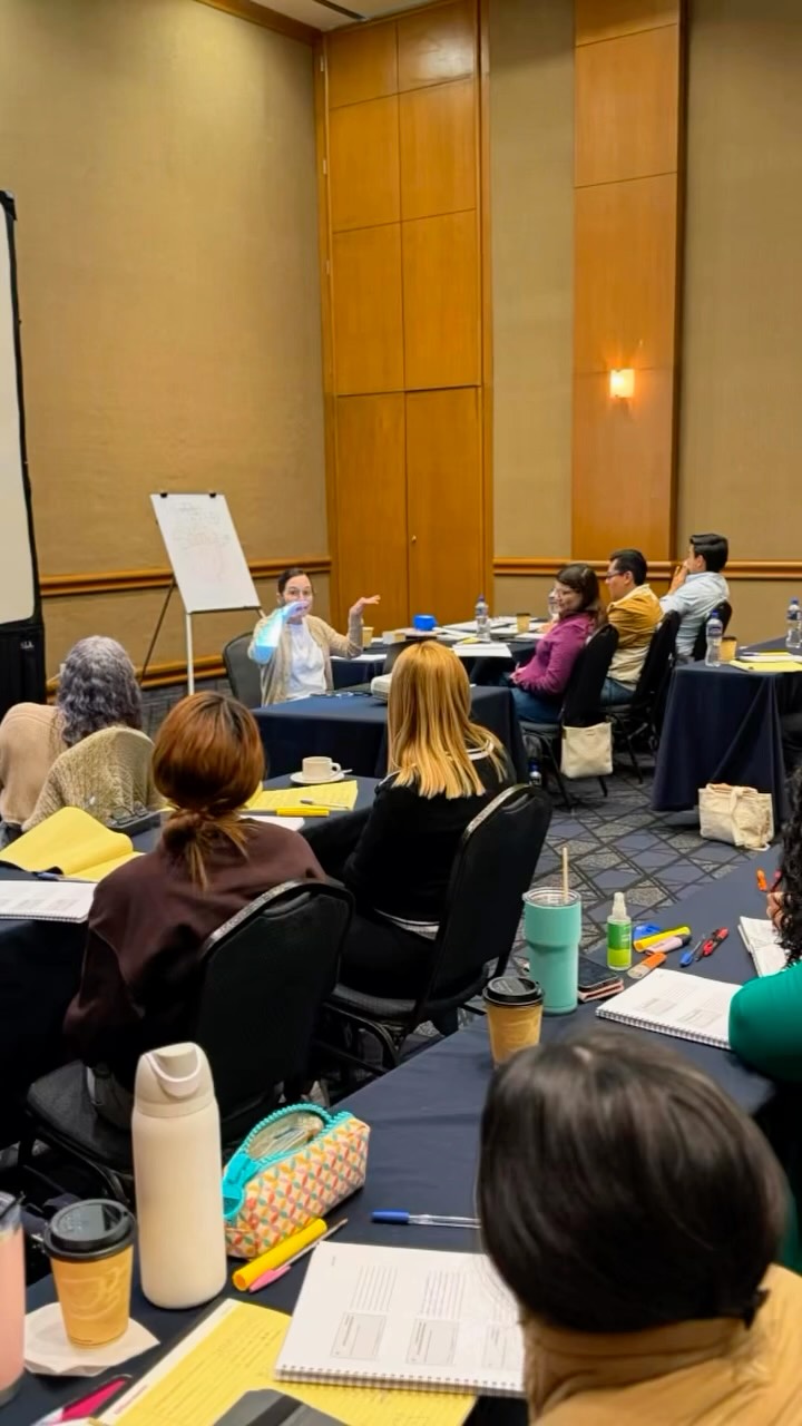 ¿Te lo perdiste? 👀
La Clínica Avanzada en Sonidos del Habla no es un entrenamiento más… es ese punto de quiebre donde tu evaluación deja de ser básica y tu intervención se vuelve estratégica, precisa y basada en evidencia.
Quienes estuvieron ya están aplicando herramientas que transforman su práctica desde la primera sesión.
Si quieres ser de los que van un paso adelante —no de los que preguntan “¿cuándo será otra vez?”— mantente atento. Las próximas fechas se anuncian primero a nuestra comunidad.
Síguenos y prepárate para entrar al siguiente nivel. 🚀
#Fonolatin #sonidosdelhabla