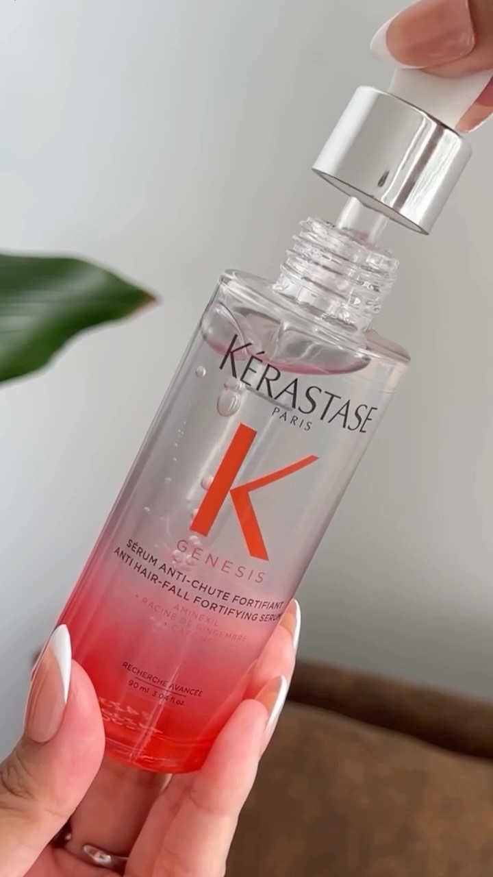 For those who notice hair fall after brushing, meet your essential winter hair care ally. 🫧 #bellanellabeauty
Witness the efficacy of the Genesis Serum Anti-Chute Fortifiant. Powered by a potent, professional blend of Aminexil, Ginger Root, and Caffeine, this serum strengthens the hair fiber and reduces hair fall from the root.
From the first application to the 6-week milestone, you will notice more strength, more resilience, and visibly less hair on your comb.
.
#Kerastase #Genesis #HairFall #WinterHairCare