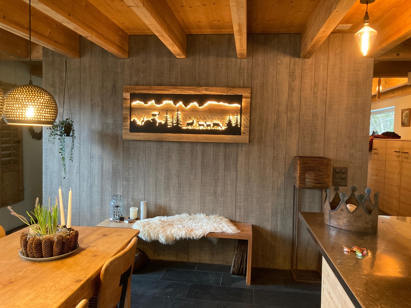 Die Churfirsten in warmem LED-Licht ✨
Steinwild trifft auf alpine Silhouette – ein Stück Heimat für die eigenen vier Wände. 🐐🏔️
#churfirsten #steinwild#schönerwohnen #wandbild#ledbeleuchtung