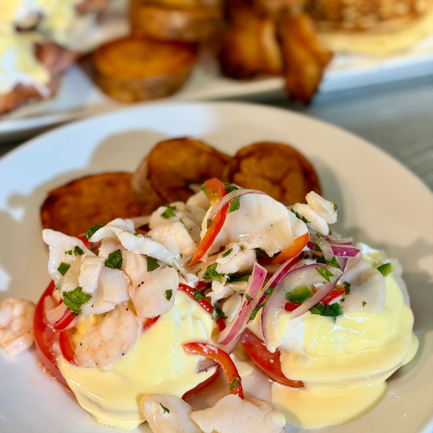 We love our Eggs Benedicts!!!! We have created nearly 400 different types of Eggs Benedicts over the past 6 years. You never know what we will offer next. Yesterday we offered a Ceviche Benedict with a tomato base, piached eggs, hollandaise and topped with a shrimp and scallop ceviche.
#eatinabarn #benedict365 #madrivervalley #benesinthebarn #eggsbenedict #ceviche