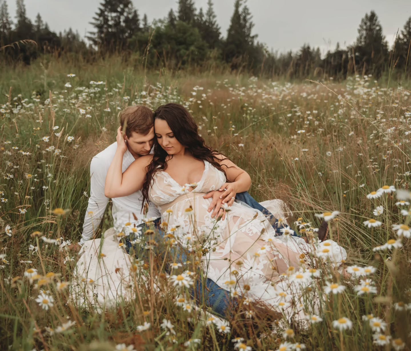 When the world feels heavy, I hope to shine a glimmer of light into the world 🙏✨️
These moments are so special and truthfully such a small window of time in your life. Capture it so you can keep this beautiful moment to hold on to before your babies grow much faster than you want them to! 🫶
•
•
•
#maternityphotographer #familyphotographer #capturethesemoments #radlovestories #santanaphotographyllc