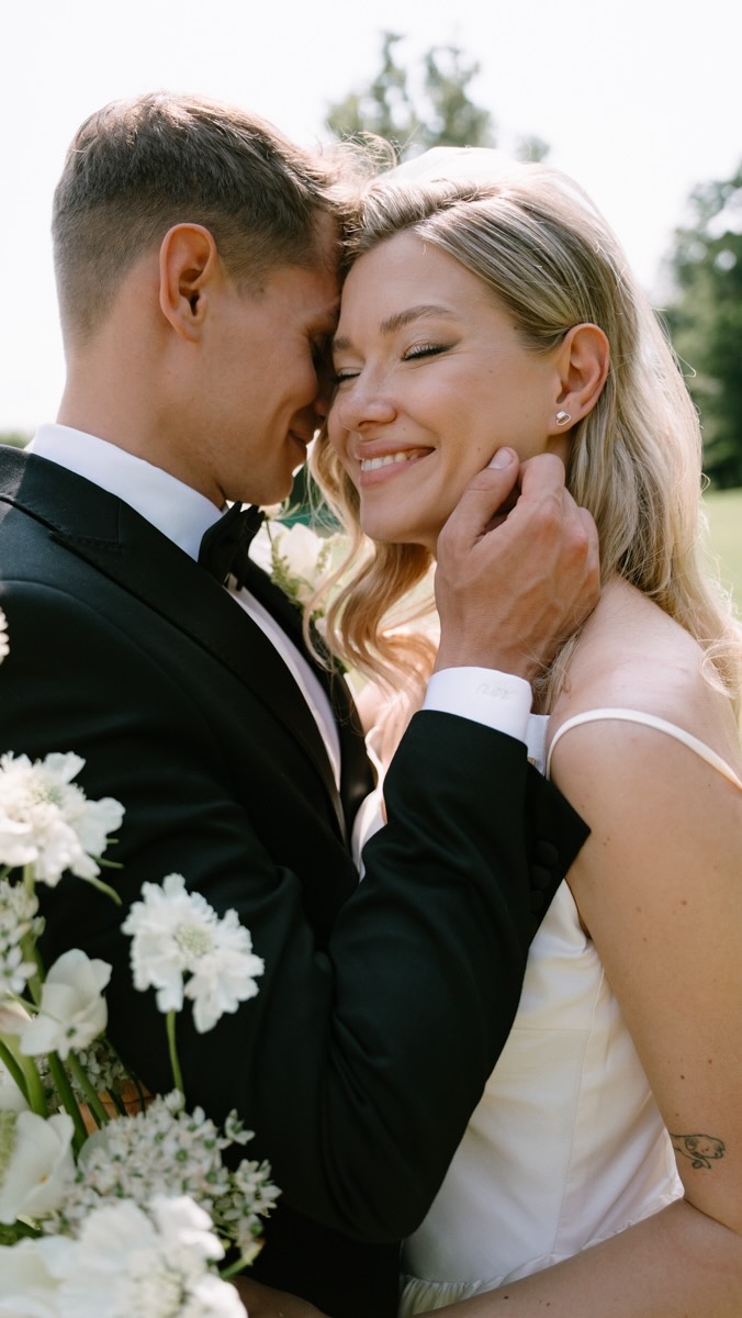 Nespútaná, autentická, plná lásky, smiechu, tanca a trošku aj slzičiek 🥹
Taká bola svadba Zuzky a Adama 🤍
Ich deň dokonale zachytil @filip_morjak_videography 🔥