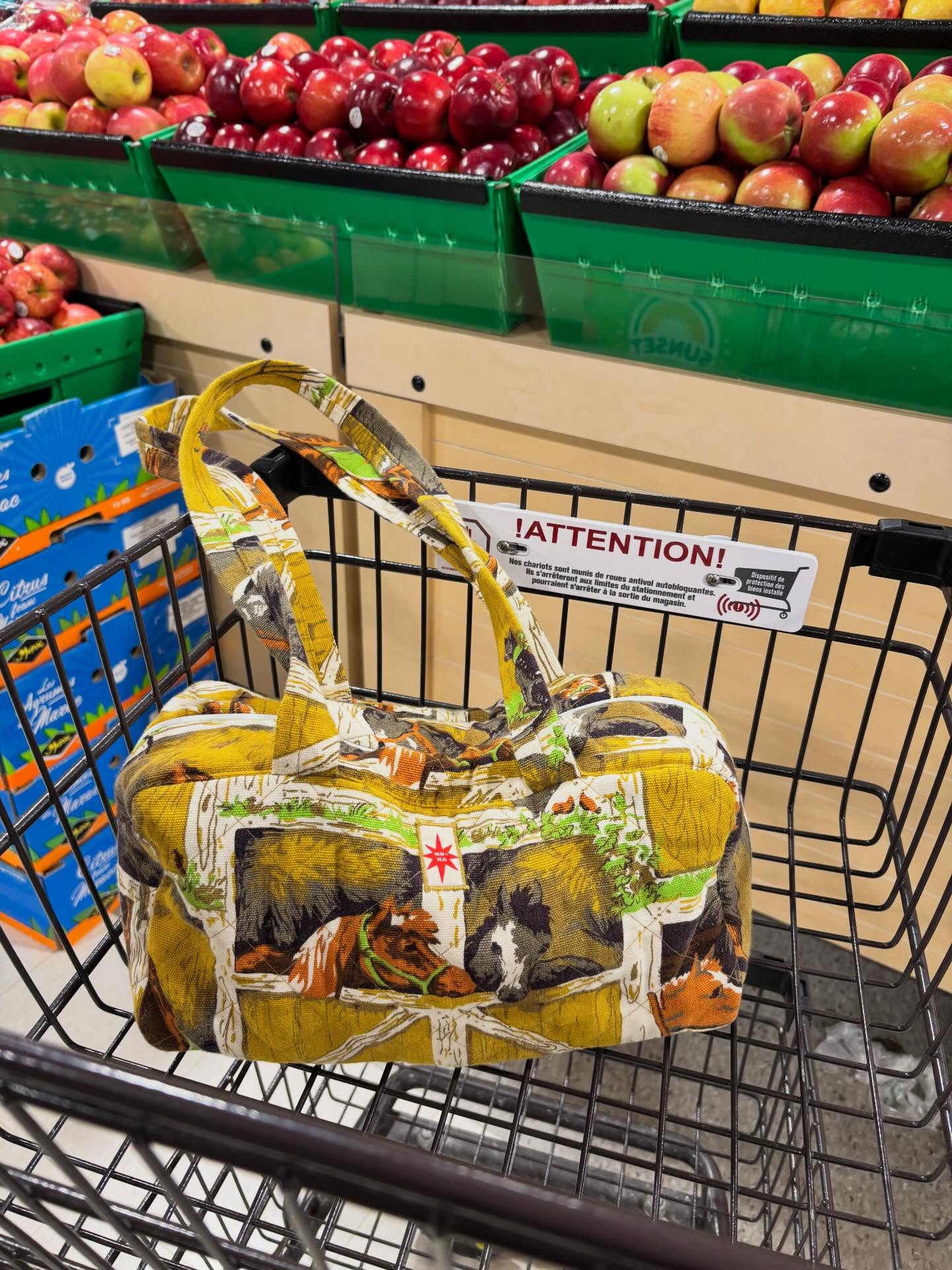 ! ATTENTION !
Year of the horse bower bag ✅
Made using thrifted fabric + @retla_patterns #billiebowlerbag pattern !!