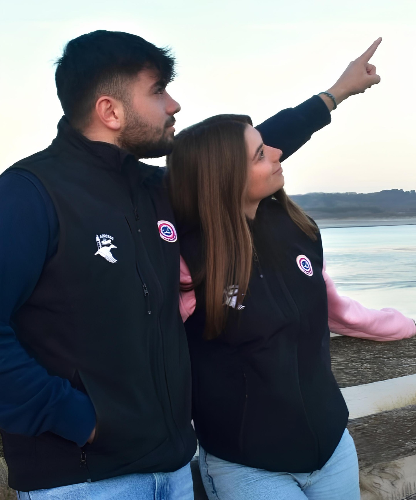 Le Canard Français avance avec ceux qui font vivre le terrain.
Associations, clubs, entreprises locales, acteurs du littoral ou du plein air…
Nous croyons aux partenariats concrets, pas aux collaborations de façade.
Chaque projet est une rencontre.
Chaque partenariat est construit sur des valeurs communes : engagement, territoire, passion.
👉 Vous êtes une association ou une entreprise ?
👉 Vous avez un événement ou un projet ?
Écrivez-nous en message privé.
Construisons quelque chose ensemble.
#partenariat
#terrain
#littoral
#engagement
#lecanardfrancais