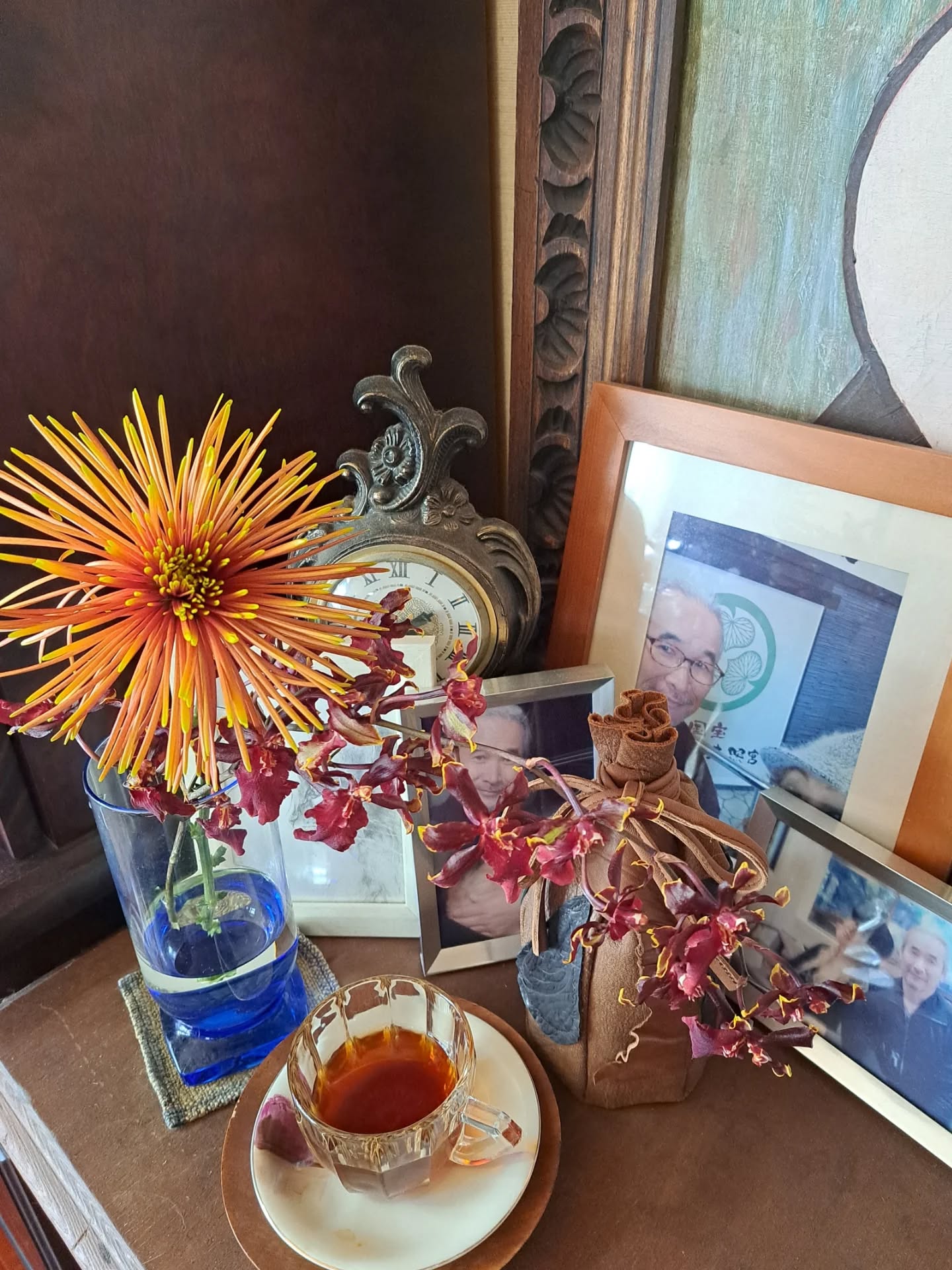 In January 2026
Flowers for My Husband, Mikio🥀
Wednesday became one of my happier days because I had selected flowers for my hubby sincerely.
Thinking what's makes our hearts filled with 🫶
✒️
2026年1月
三喜男さんのへの花🥀
水曜日はいつもより楽しい日になったの、心うきうきと花を選んできたからだね。
2人の心を🫶で埋め尽くすのはどの花かな、なんて考えてる。
#flowers
#flowersformylove
#art
#花
#彼への花