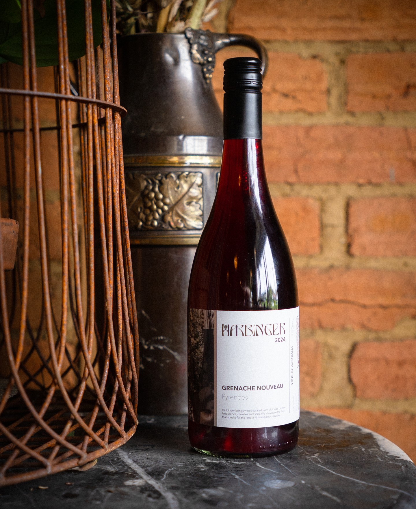 @harbinger_wines Grenache Nouveau 2024: a minimal-intervention red from the Macedon Ranges wine makers. Light, bright, and best served chilled, so it’s spot on for a hot summer evening.
Available by the bottle at the bar, in the dining room, or to take home from our Cellar Store.
.
.
.
.
#trentham #hepburnshire #daylesfordmacedonlife #macedonranges #cosmotrentham #thecosmopolitanhotel #onehourout #onehouroutofmelbourne #melbournefoodie #daylesfordmacedonlife #macedonrangeswine #countryvictoria #regionalvictoria #visitmacedonranges #visitvictoria #harbinger #grenache #chilledred