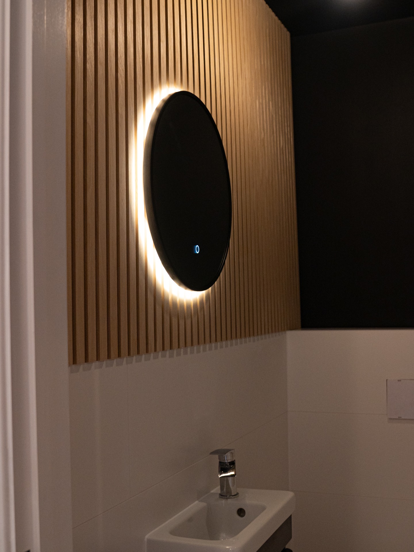 Warm, modern, and meticulously finished 🤝
Panelling meets black accents in our latest bathroom project.
Get in touch with our team today for a free visit and quote 🙌
🌐 dandbbuilding.co.uk
📲 01727 514020 | 07764745711
📧 ben@dandbbuilding.co.uk
📍 St Albans, Hertfordshire
We work primarily in Hertfordshire, with recent projects in Redbourn, Harpenden and St Albans.
#HertfordshireBuilders #StAlbansConstruction #HertfordshireConstruction #StAlbansBuilders #HomeRefurbishment