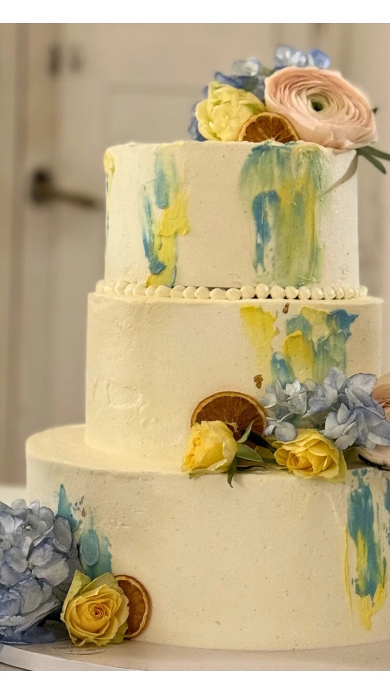 Il nostro momento preferito ❤️
Dal laboratorio al giorno più importante.
Assembliamo ogni piano direttamente in location, curiamo ogni dettaglio e poi lasciamo spazio alla magia. ✨
Alla fine sono proprio gli sposi ad aggiungere il tocco finale.
Lì la torta diventa parte della loro storia, del loro giorno. 💞
Grazie infinite a @maeldan.gueguen e @cardinalemanuela per averci scelto, per essere stati parte del loro giorno più importante.
•
•
Location: @lemonacellematera
•
•
🧁 Pasticciando - La Nota Dolce
📍 via Nazionale, 67 - Matera
📞 388 993 1552
📲 www.pasticciandomatera.it
•
•
#pasticciando #matera #lactosefree #weddingcake #matrimonio