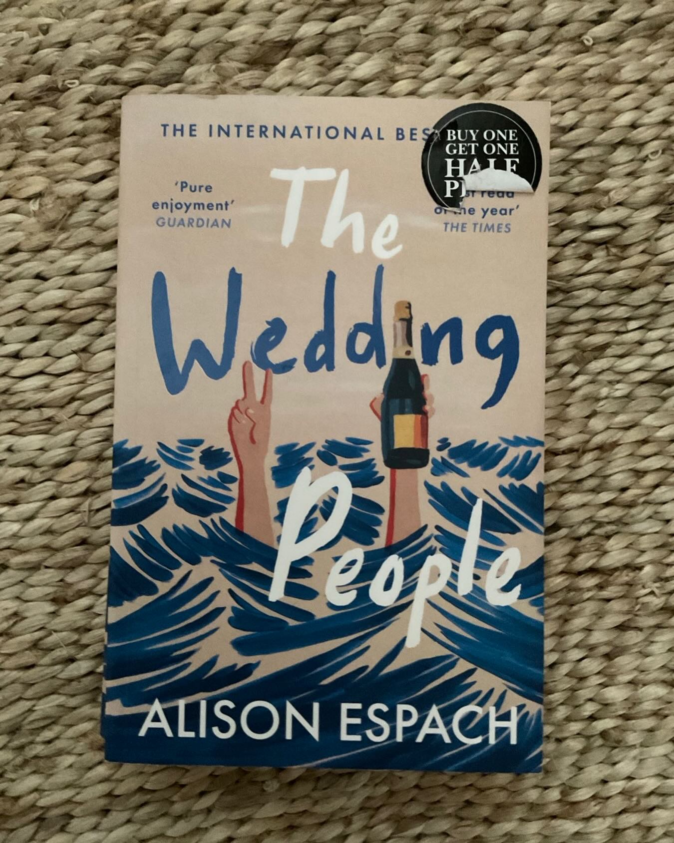 Engagement party season is upon us already! If you are looking for a thoroughly modern affair of the heart consider the Den’s Missed Opportunity read for February. ‘The Wedding People’ by Alison Espach is an alternative sharp and dark romance that unleashes unexpected drama, in a week of wedding nuptials, held on a beachside hotel on Rhode Island. Love in the modern world is complicated and Espach astutely captures what this looks like in a funny and entertaining novel. One for the weekend break or indulgent ‘me time’. And then lots of discussion in book club and amongst good friends!
.
.
.
#weddingbooks #gettingmarried #alternativeromance #rhodeislandlife