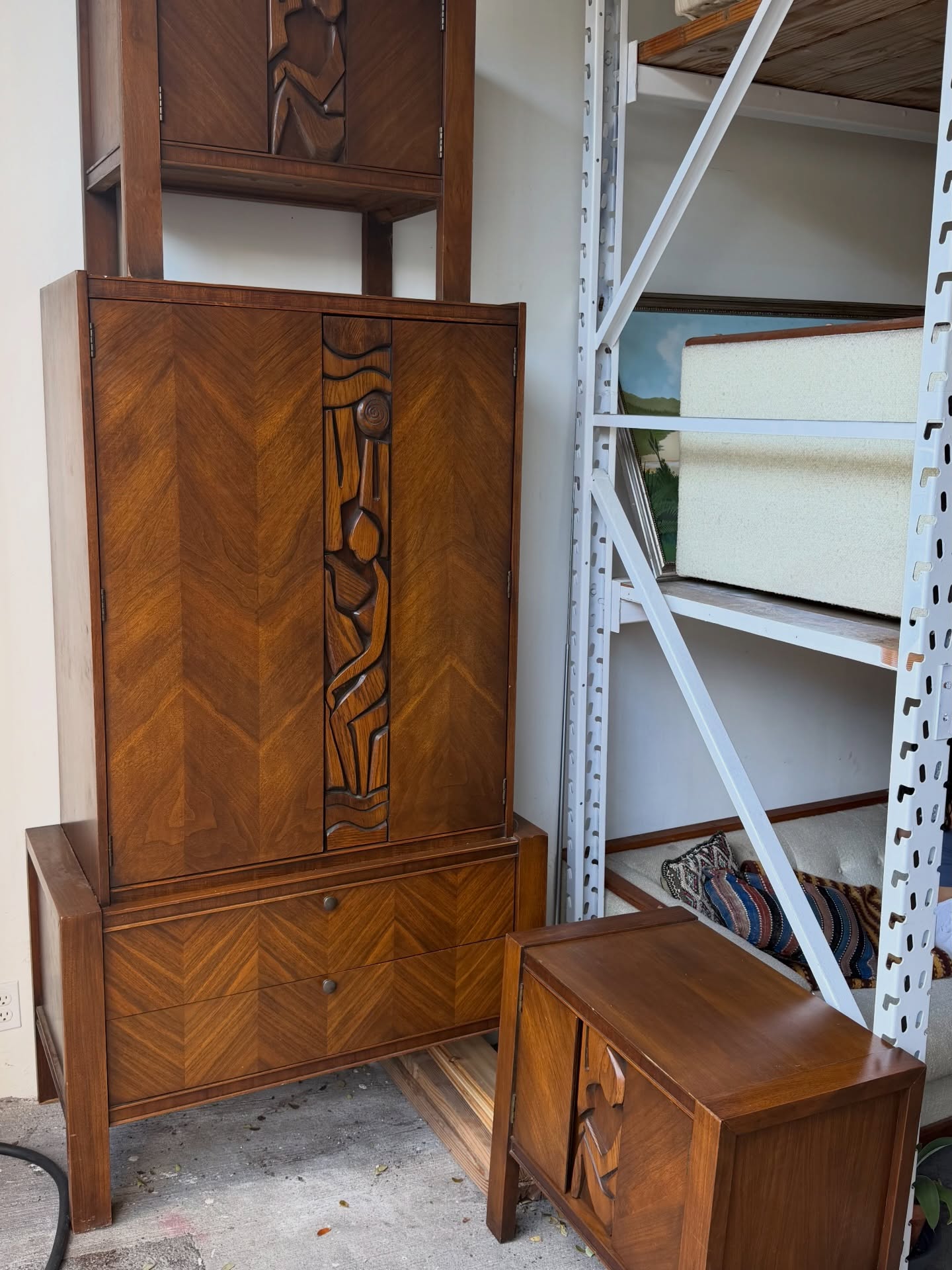 Stunning brutalist Midcentury Modern set just arrived at VNTG!
I never said this before, but this is not going to last. 😅