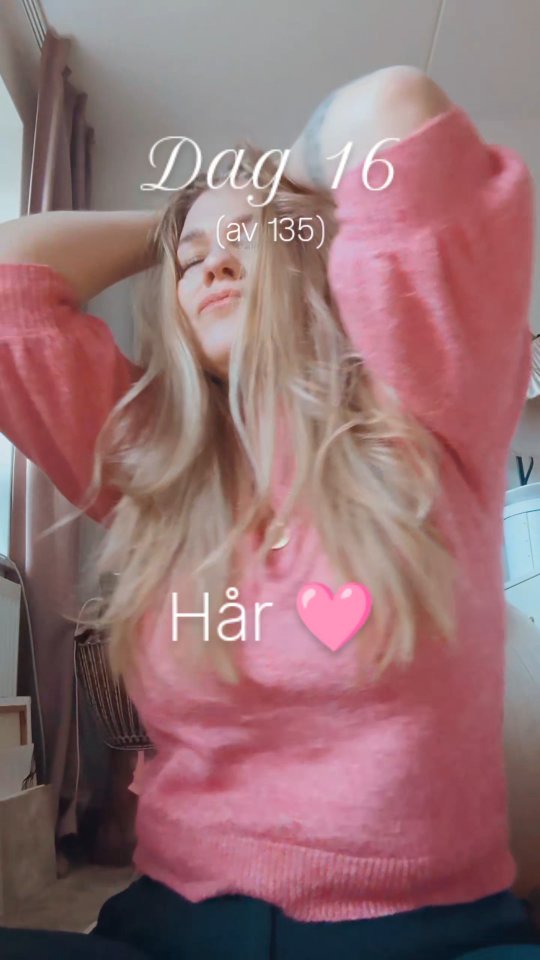 Vem är vi utan vårt skal?
Den kärlek och tacksamhet som kom över vissa delar av min kropp, först efter att dem ofrivilligt skulle förändras eller tas bort från mig är något jag önskar att jag och många kvinnor med mig hade fått känna tidigare i livet.
Men det är aldrig för sent att börja nu 🩷
.
.
.
.
.
.
.
.
.
.
.
#självkärlek #jagärintemitthår #hårdrömmar #självacceptans #kemoterapi #älskadigsjälv #självläkning #själutveckling #bröstcancer #konstnär #bildterapi #dansterapi #frigörandedans #inredare