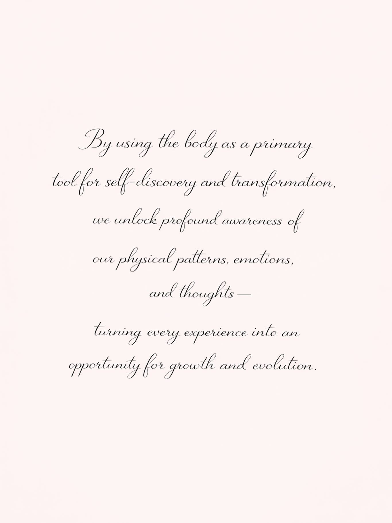Al utilizar el cuerpo como herramienta principal de autodescubrimiento y transformación, abrimos la puerta a una comprensión profunda de nuestros patrones físicos, nuestras emociones y nuestros pensamientos, convirtiendo cada experiencia en una oportunidad para crecer y evolucionar.