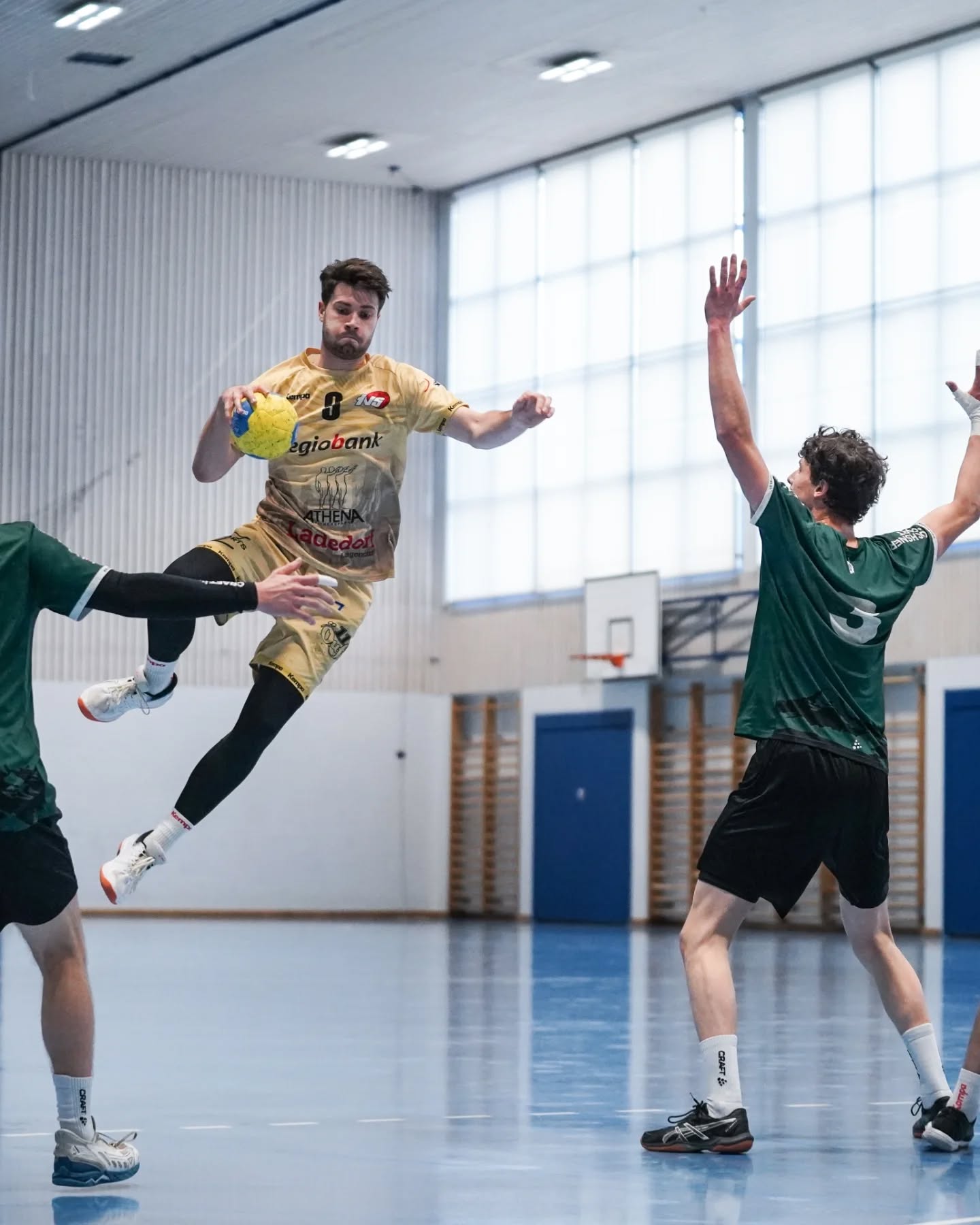 Die Bilder zum Auswärtssieg vom Sonntag in Thun 📸
📸: @zeltnersports
#tvsolothurn #handballschweiz #solothurn #sieg #hoppsoledurn