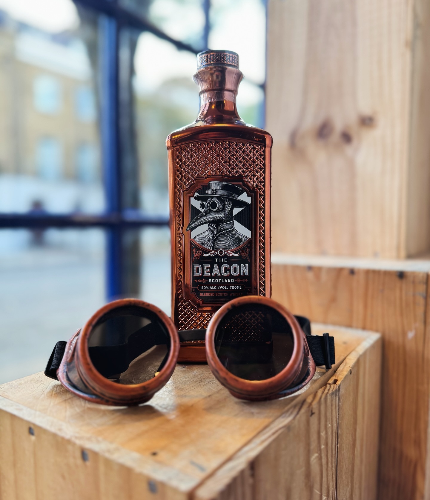 🥃 Limited offer The Deacon is a masterful blend of both smoky Speyside and peaty Islay malt whiskies, making for a complex, rich, and smoky dram. In our blend, the single malts from Islay have a characteristic peaty smoke flavour, while the single malts from the mainland have a bonfire-like smoke character.
A nose of charred orange, sweet malty biscuits and woodsmoke gives way to juicy orange on the palate along with delicate spice, and tangy peat.
The finish is both sweet and smoky, long and smooth.