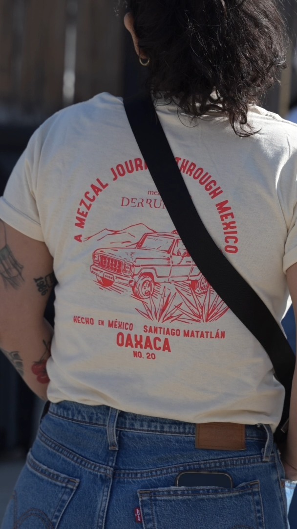 Great time going with the @mezcalderrumbes team to visit maestro Javi and get involved in the process of unloading and crushing cooked agave. We all learnt a lot about the unique recipe that produces their delicious mezcal - and had great fun while we were at it!
Shot by: @ramblingspirits.photos
Edited by : @ramblingspirits